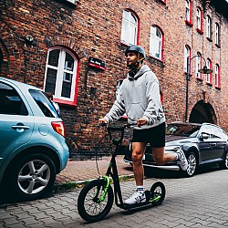 Koloběžka NILS Extreme WH10201 s pumpovanými koly 16/20"