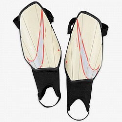 Chrániče Nike Charge M SP2164 113