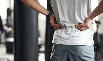 Zranenia chrbta pri športe – príčiny a liečba