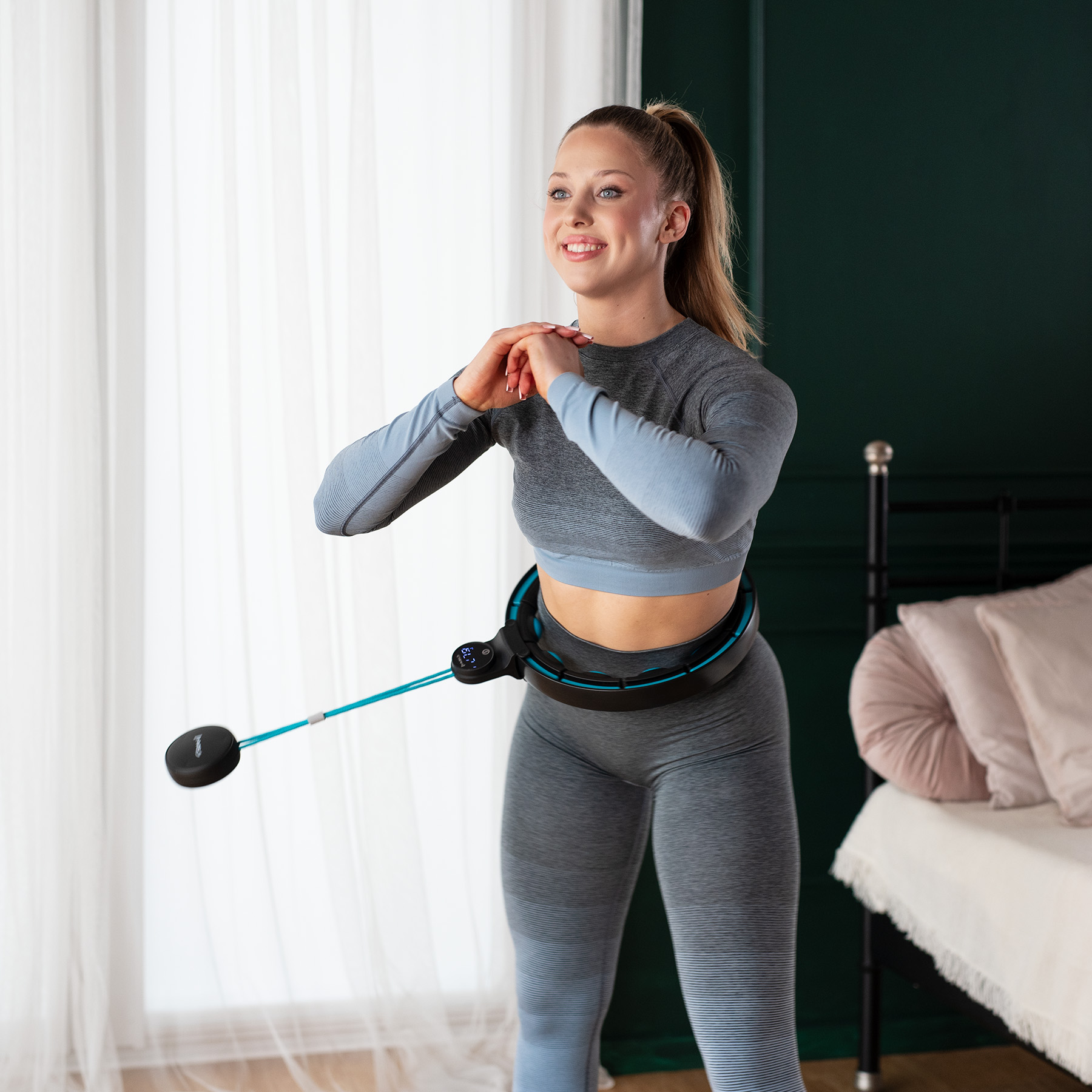 Masážní hula hoop HMS HHM17 se závažím, magnety a počítadlem černá/mátová