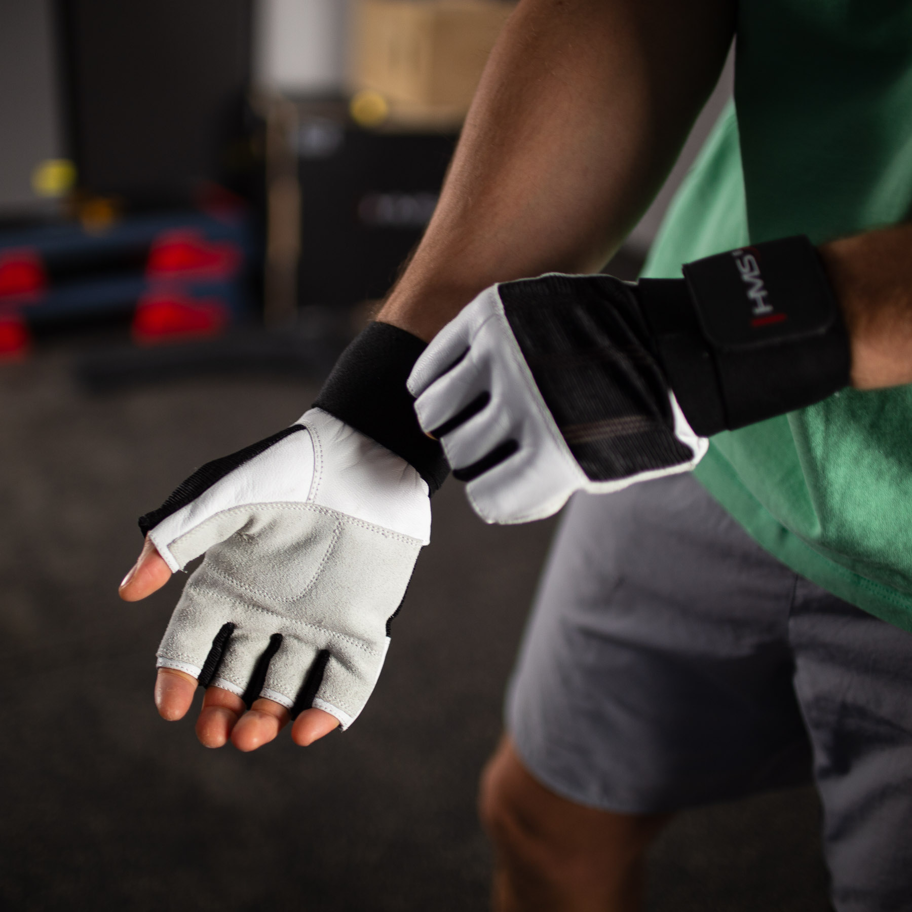 Fitness rukavice HMS RST04 bílé