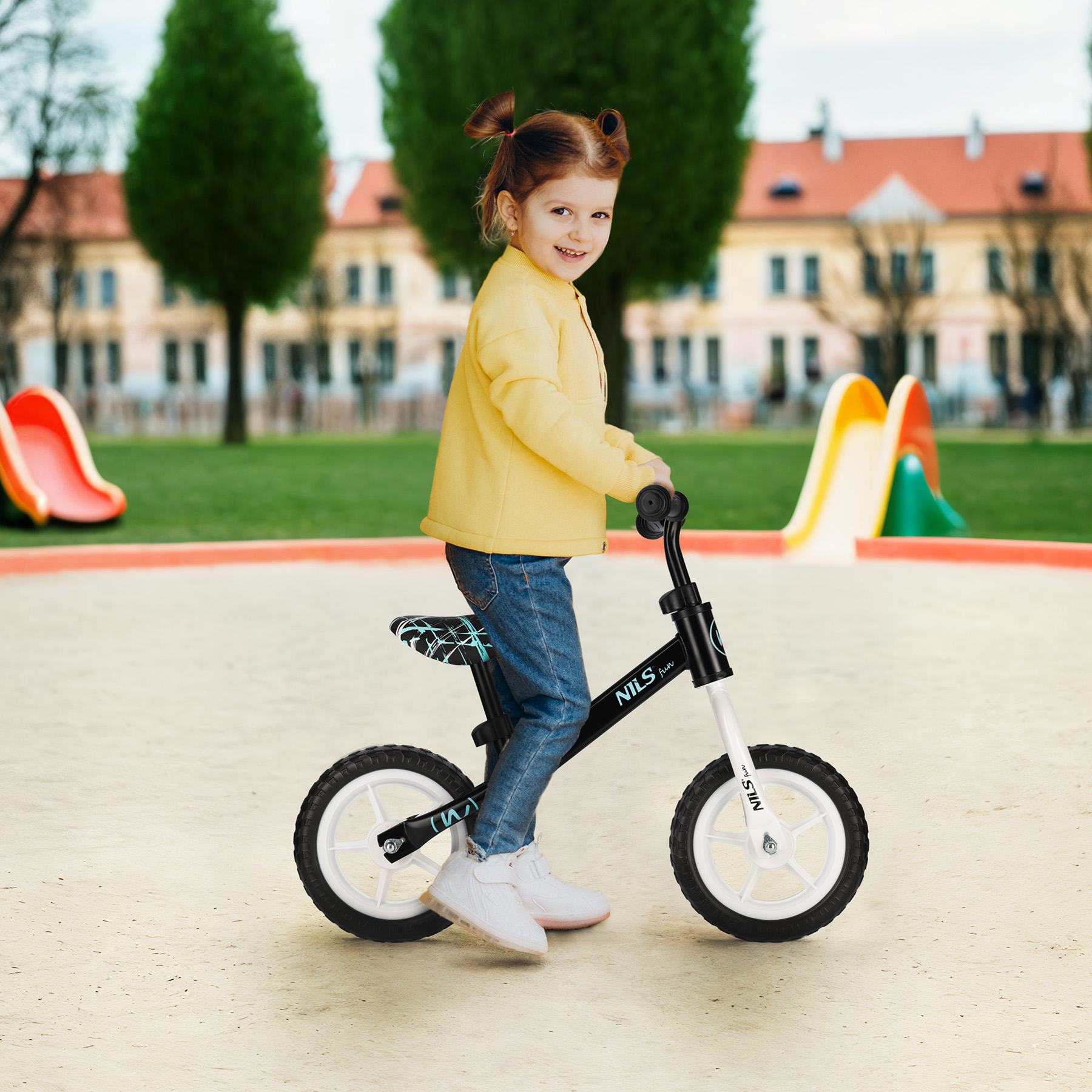 Dětské odrážedlo NILS Fun RB134 10" černé