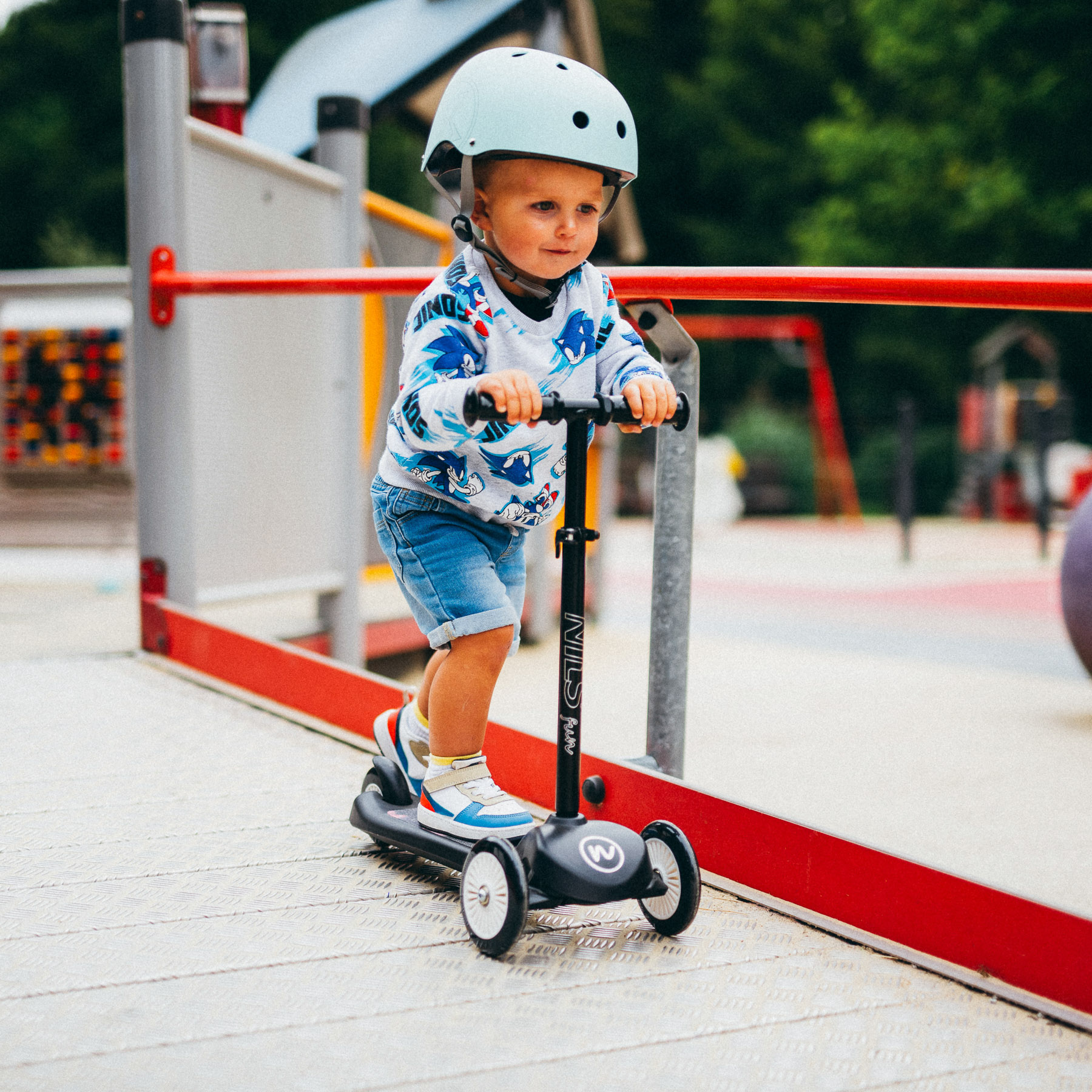 Dětská tříkolová koloběžka NILS Fun HLB1503 Space