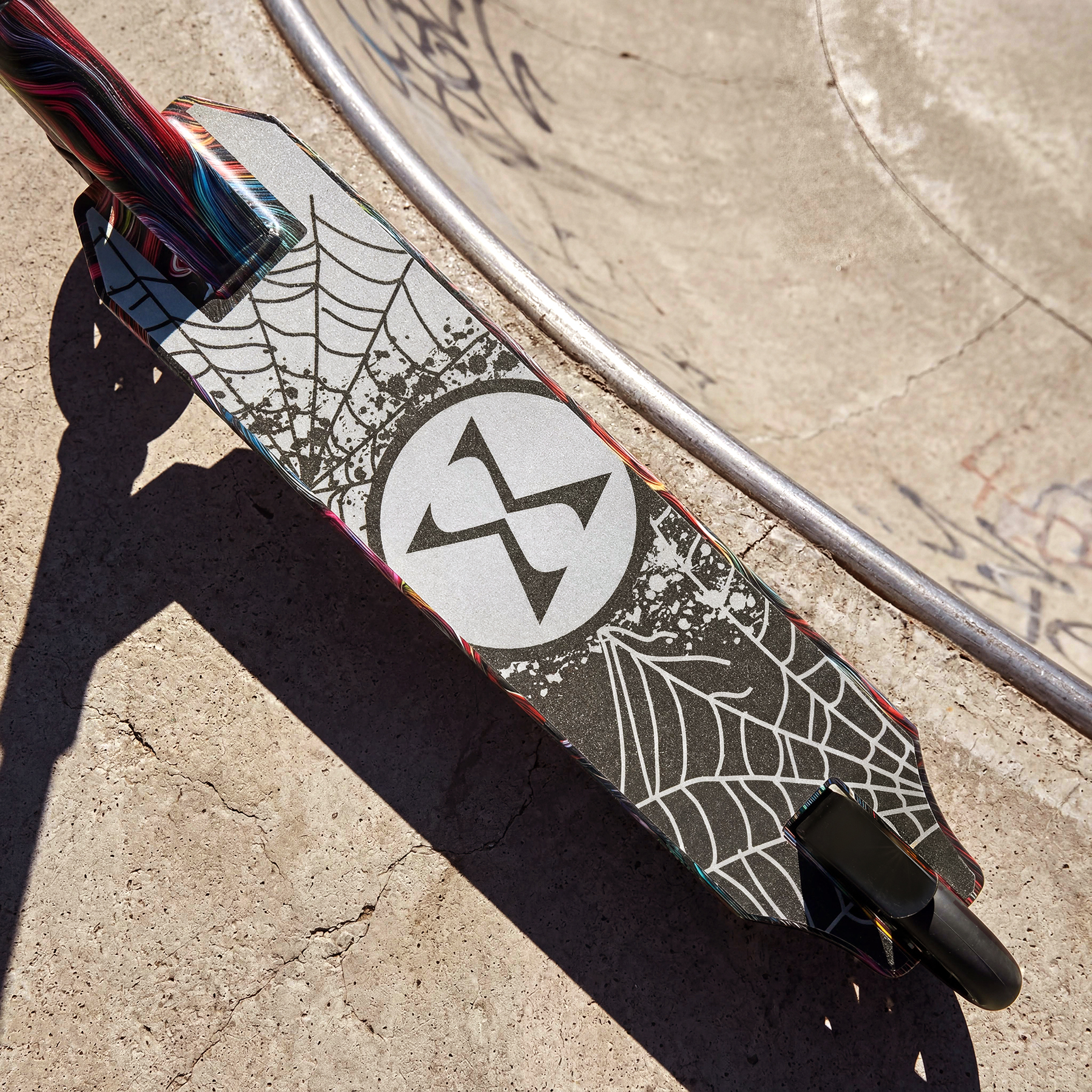 Freestyle koloběžka NILS Extreme HS221 Spider