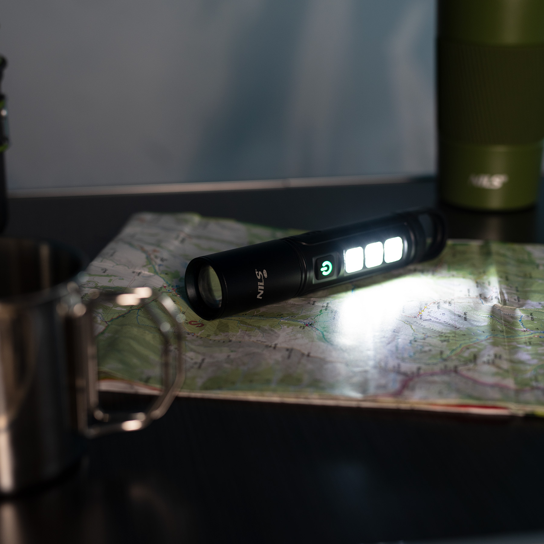 Multifunkční LED svítilna NILS Camp NC0003 800 lm