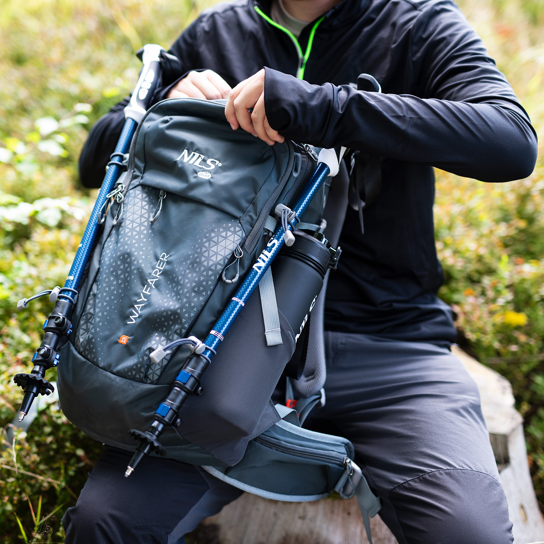 Turistický batoh NILS Camp NC1925 Wayfarer 35L šedý