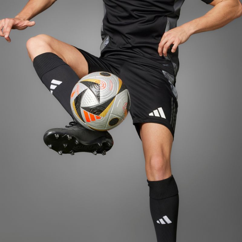 Futbalová lopta adidas Fussballiebe Finale Pro IS7436