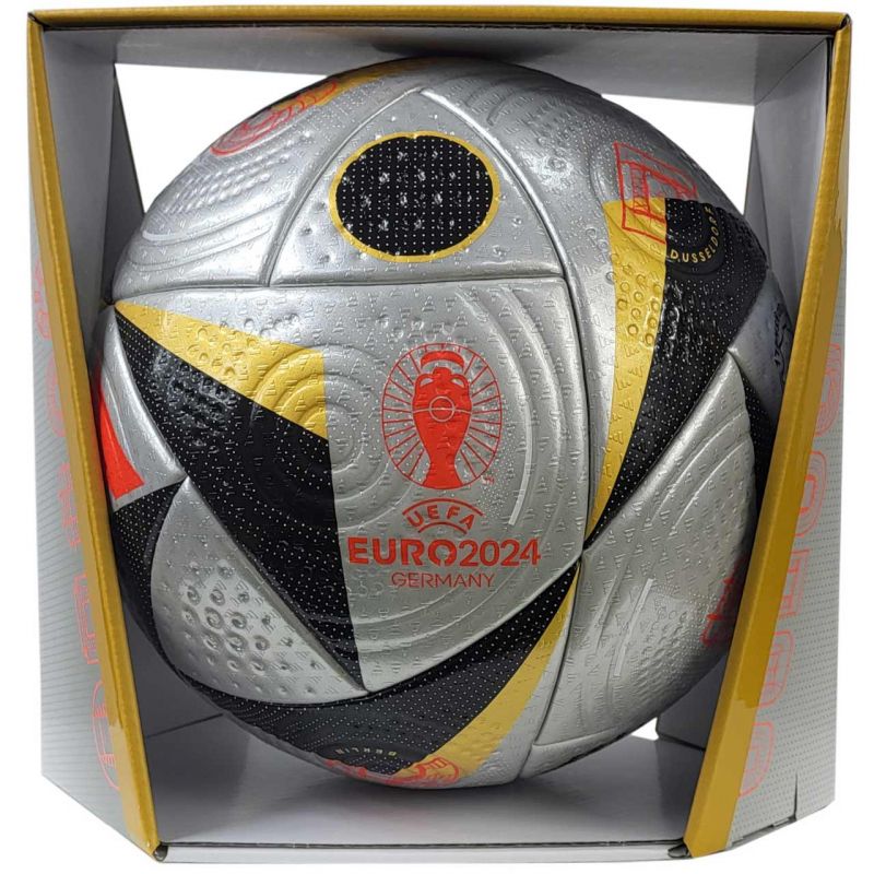 Futbalová lopta adidas Fussballiebe Finale Pro IS7436