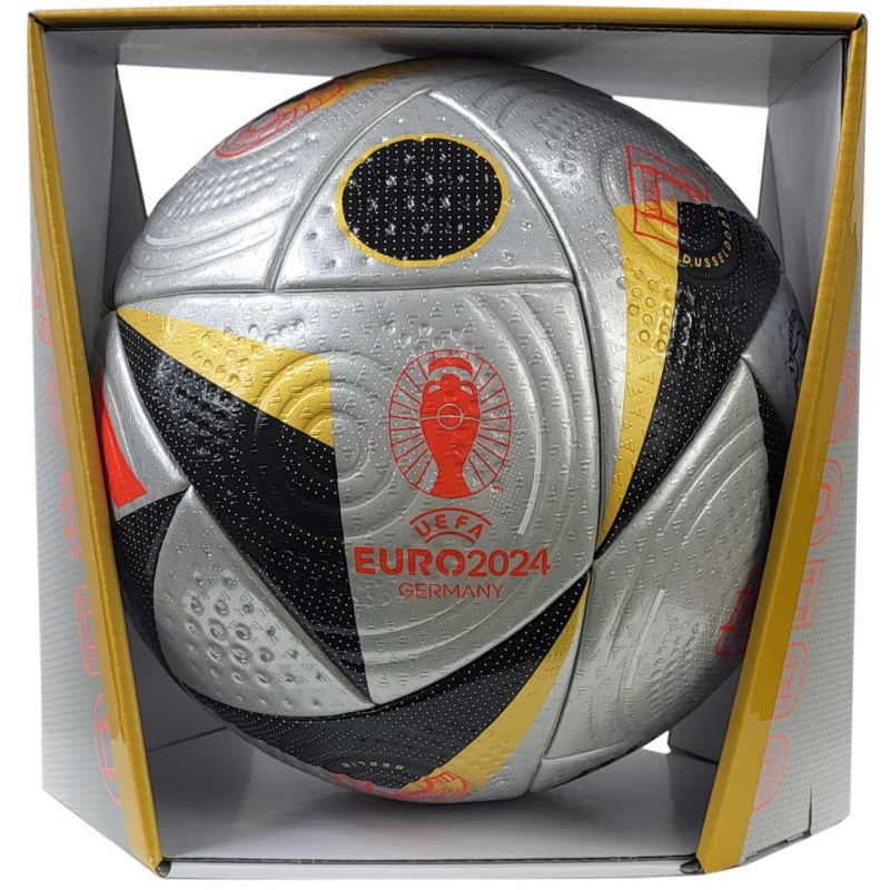 Futbalová lopta adidas Fussballiebe Finale Pro IS7436