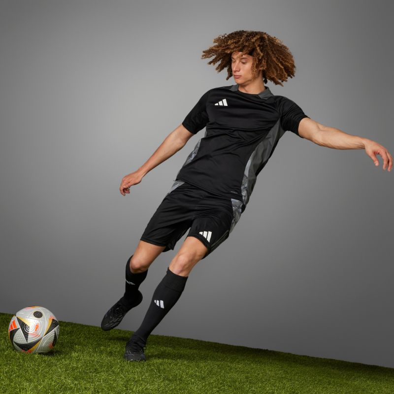 Futbalová lopta adidas Fussballiebe Finale Pro IS7436