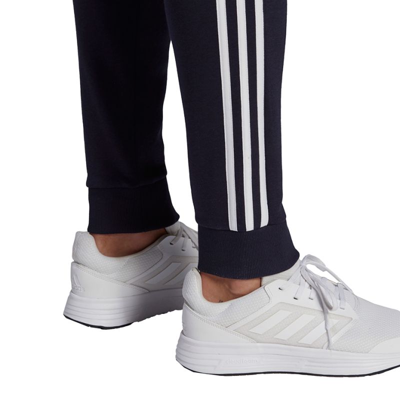 Tepláky adidas Essentials Fleece Tapered Cuff 3-Band M GK8823
