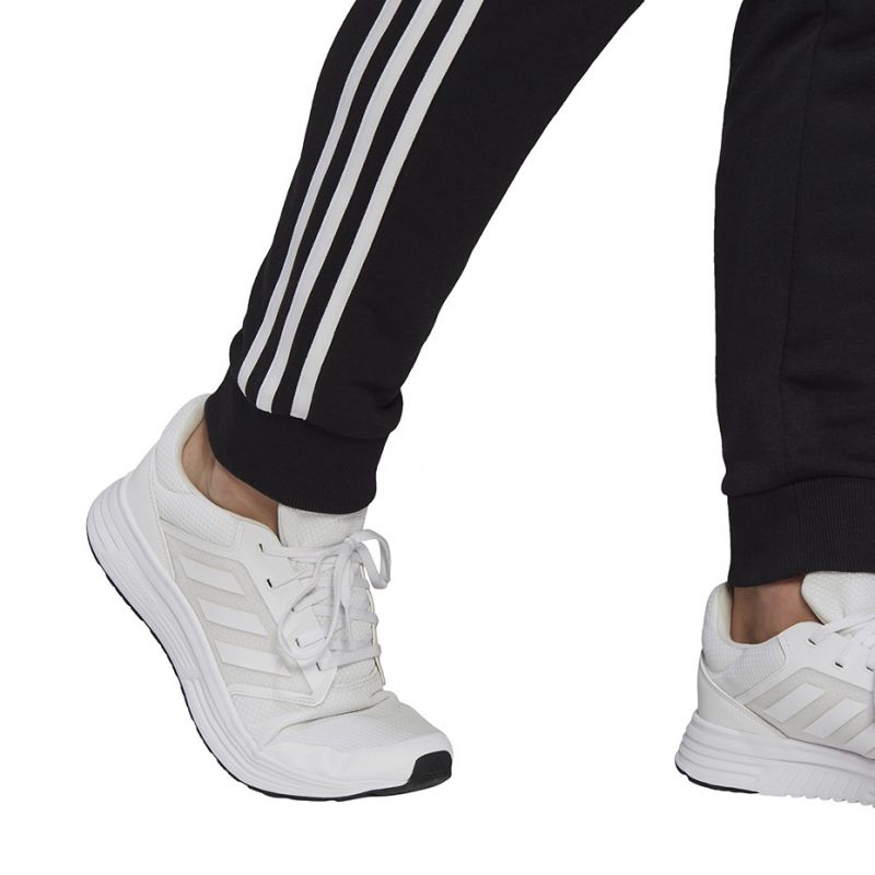 Tepláky adidas Essentials Tapered Cuff 3 Stripes M GK8831