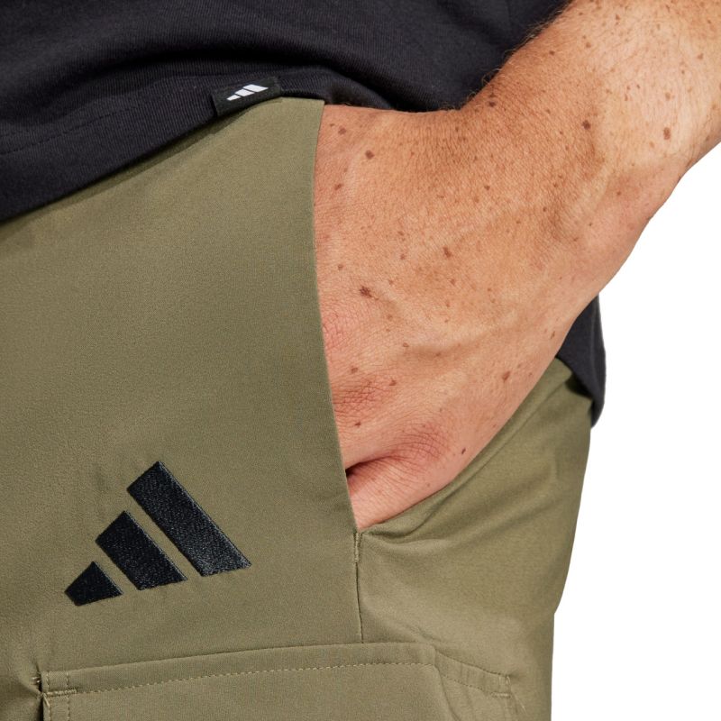 Trenky adidas Essentials Small Logo Cargo Chelsea M JD1827