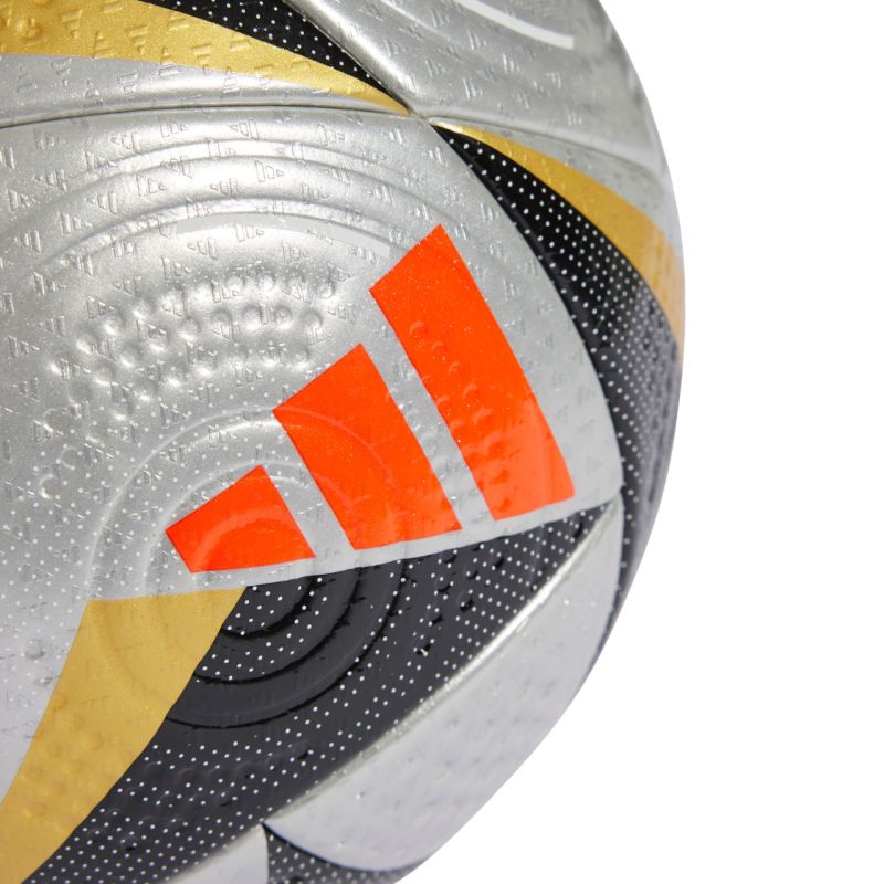 Futbalová lopta adidas Fussballiebe Finale Pro IS7436