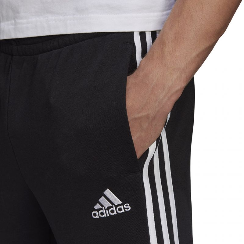 Tepláky adidas Essentials Tapered Cuff 3 Stripes M GK8831