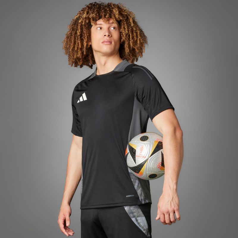 Futbalová lopta adidas Fussballiebe Finale Pro IS7436
